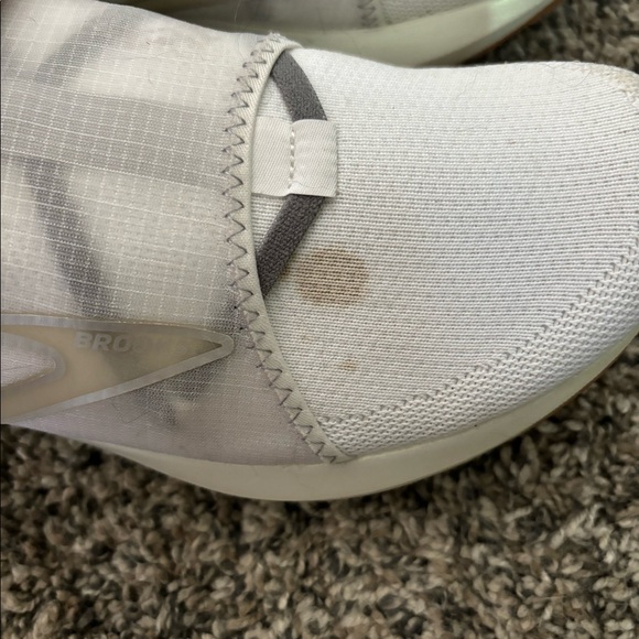 Brooks Levitate Running Shoes, Size 8.5 - Picture 3 of 3